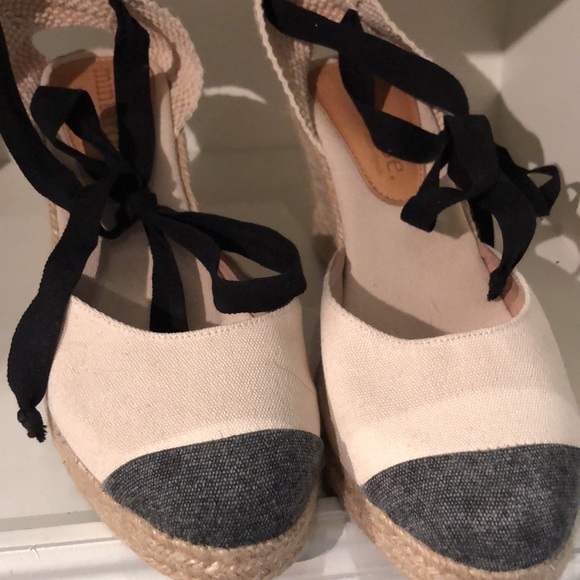 Mint & Rose espadrilles will add sexy to your summer.Cream Canvas wedges. Size 8 - Picture 1 of 6